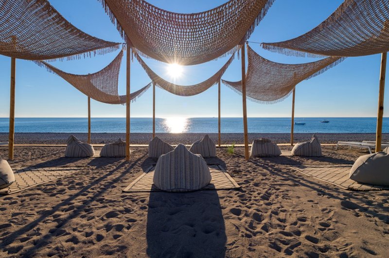 https://www.gennadigrandresort.com/